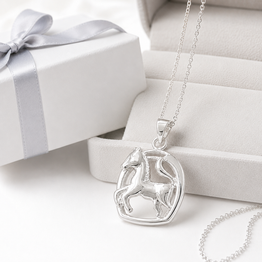 Pferdeglück Geschenkset mit Pferd-im-Hufeisen-Anhänger aus 925 Silber